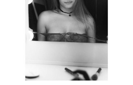 Naakte gelekte OnlyFans-foto van Laura