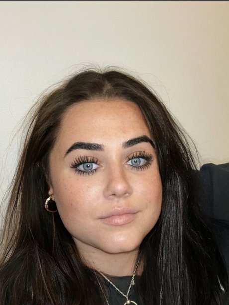 Naakte gelekte OnlyFans-foto van Care Bear
