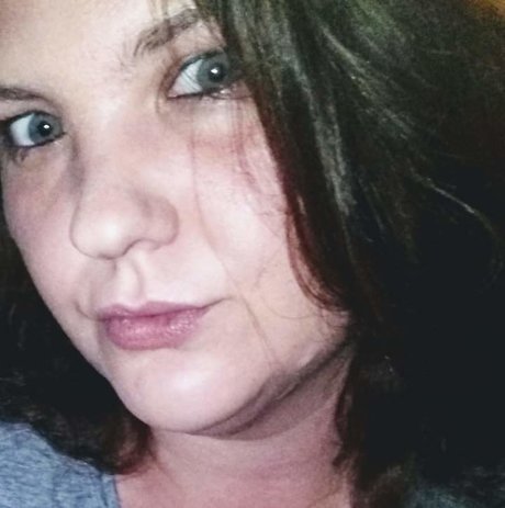 Naakte gelekte OnlyFans-foto van Momma89