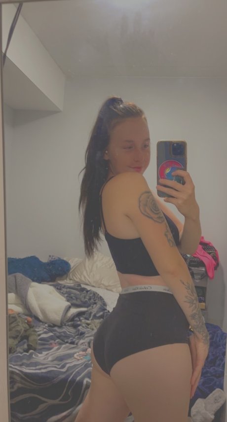 Naakte gelekte OnlyFans-foto van Lilly