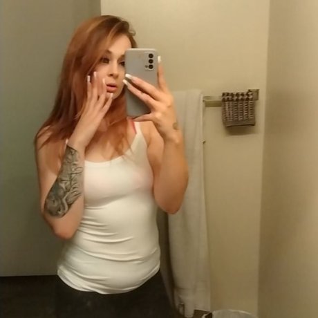 Naakte gelekte OnlyFans-foto van Lilly Dior