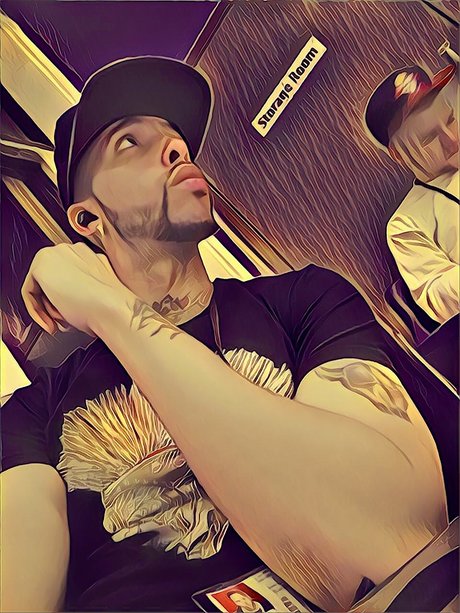Naakte gelekte OnlyFans-foto van Juan Carter