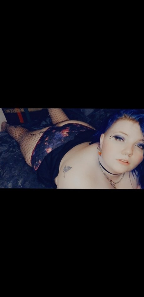 Naakte gelekte OnlyFans-foto van Lilac Daydreams