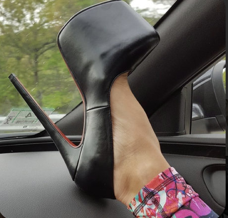 Naakte gelekte OnlyFans-foto van Liinchen