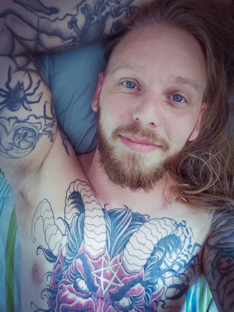 Naakte gelekte OnlyFans-foto van Liget