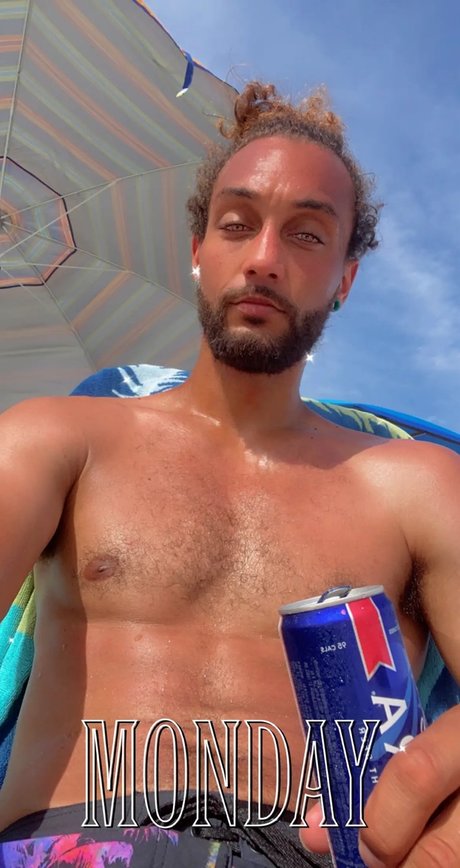 Naakte gelekte OnlyFans-foto van Aquaman