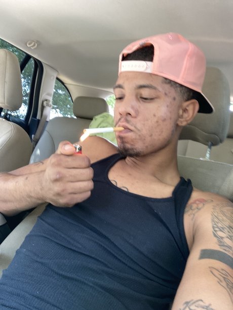 Naakte gelekte OnlyFans-foto van Joshua Faison