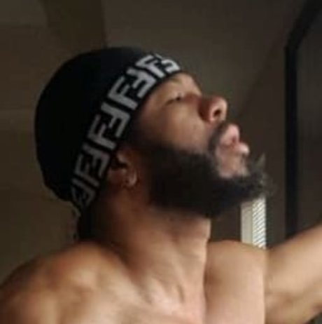 Naakte gelekte OnlyFans-foto van Lieutenant