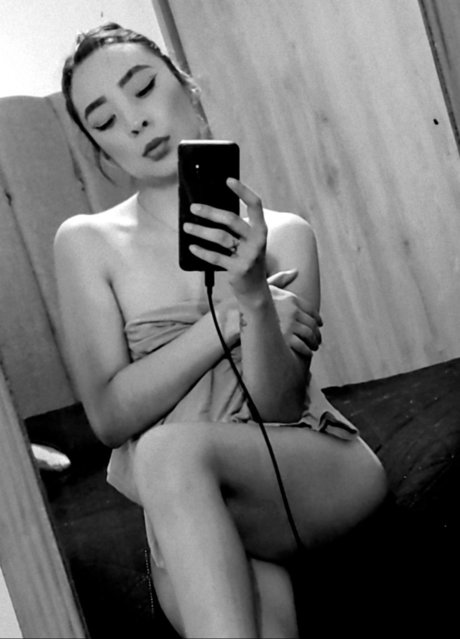 Naakte gelekte OnlyFans-foto van Lu Sasil
