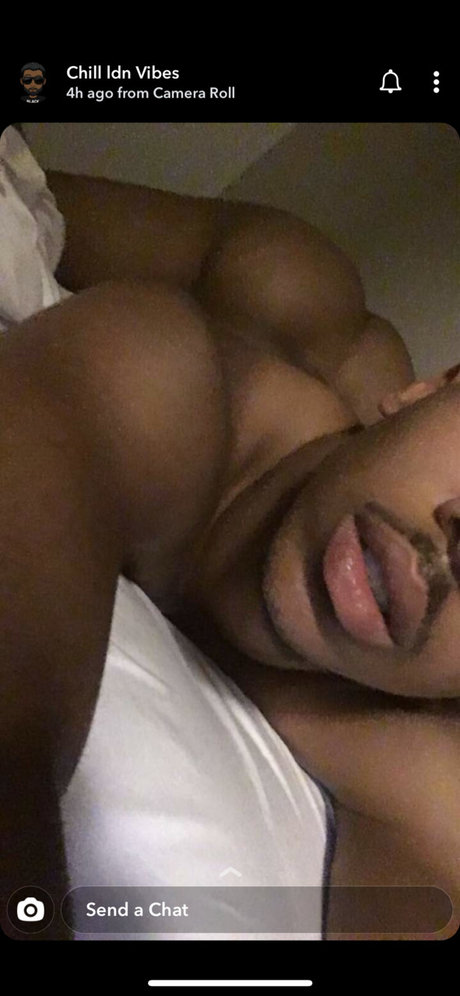 Naakte gelekte OnlyFans-foto van Lowdownbrown