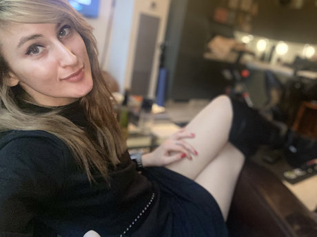 Naakte gelekte OnlyFans-foto van Medicalofficeadmin