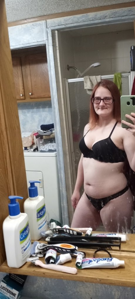 Naakte gelekte OnlyFans-foto van Lovergirl1995