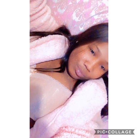 Naakte gelekte OnlyFans-foto van Dayjia