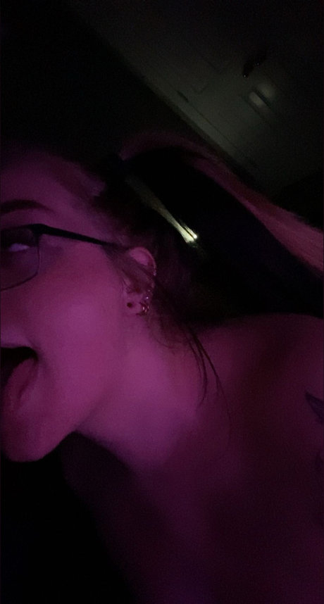 Naakte gelekte OnlyFans-foto van Luna