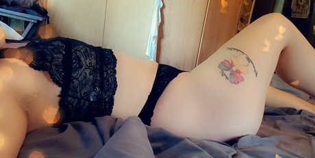 Naakte gelekte OnlyFans-foto van Hidi