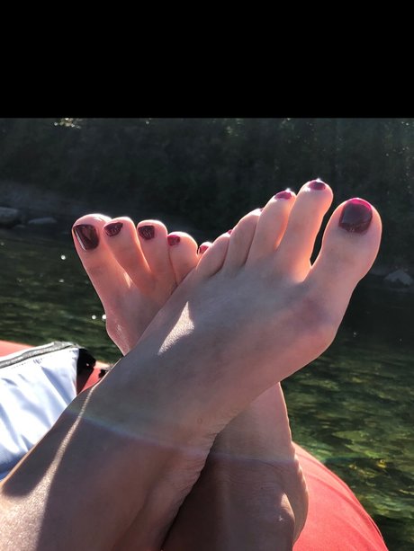 Naakte gelekte OnlyFans-foto van Lovelyfeet699