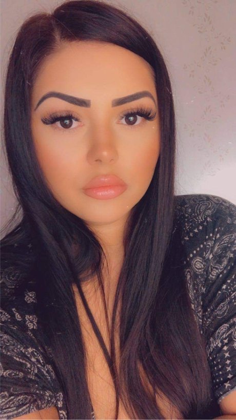 Naakte gelekte OnlyFans-foto van Lovely Gigi