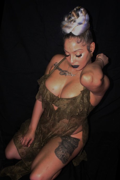 Naakte gelekte OnlyFans-foto van Brooklynn Loyalty Love