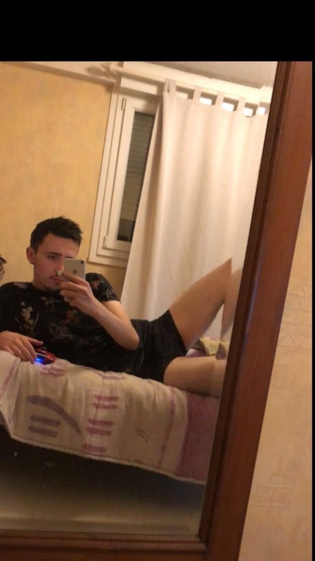 Naakte gelekte OnlyFans-foto van Julianfara77