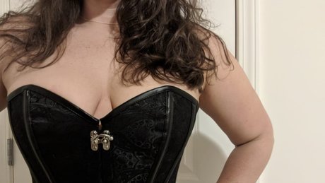 Naakte gelekte OnlyFans-foto van Bree Loves