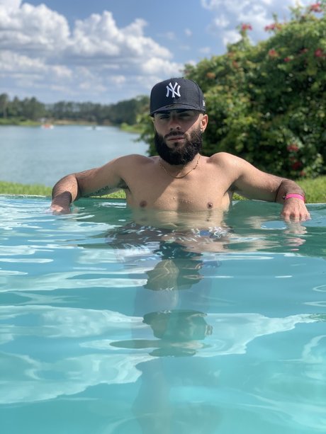 Naakte gelekte OnlyFans-foto van Theonlylouie