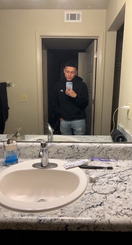 Naakte gelekte OnlyFans-foto van Babybandz