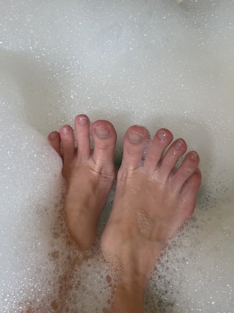 Naakte gelekte OnlyFans-foto van Lous Feet