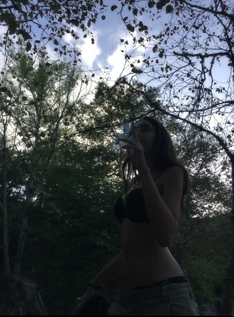 Naakte gelekte OnlyFans-foto van Arya