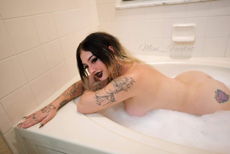 Naakte gelekte OnlyFans-foto van Baby Girl Brea