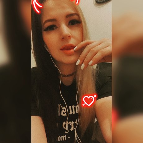 Naakte gelekte OnlyFans-foto van Lorikinns