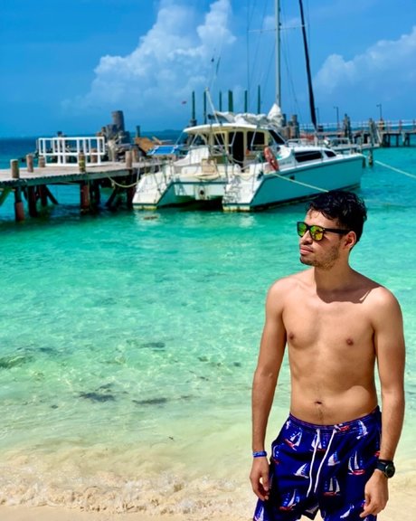 Naakte gelekte OnlyFans-foto van Daniel Huerta