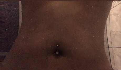 Naakte gelekte OnlyFans-foto van Lola