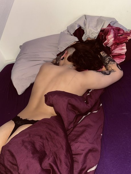 Naakte gelekte OnlyFans-foto van Lony