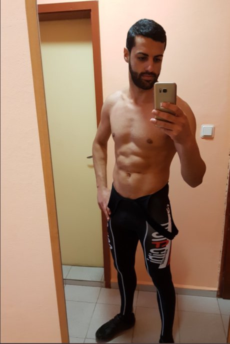 Naakte gelekte OnlyFans-foto van Lonelytiger
