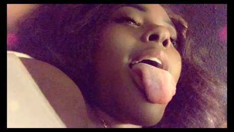 Naakte gelekte OnlyFans-foto van Lola Tyler