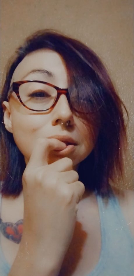 Naakte gelekte OnlyFans-foto van Lola Kat