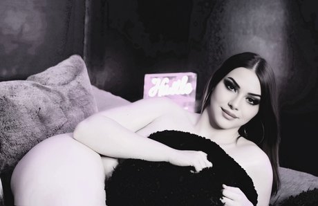 Naakte gelekte OnlyFans-foto van Lola Jane