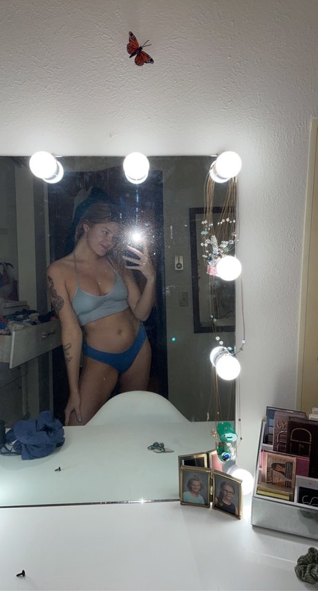 Naakte gelekte OnlyFans-foto van Lola