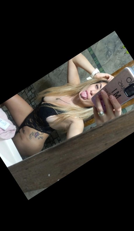Naakte gelekte OnlyFans-foto van Lola