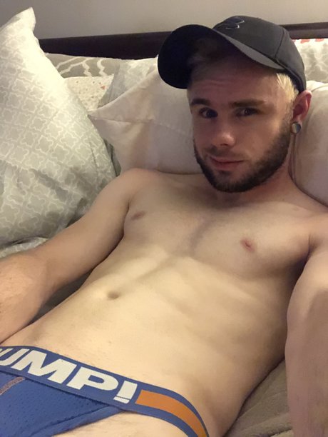Naakte gelekte OnlyFans-foto van Logan Hobbs