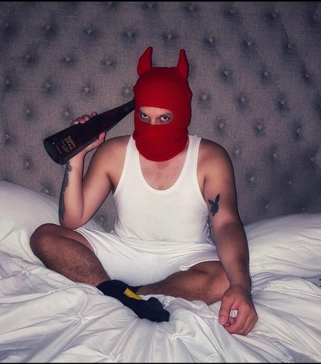 Naakte gelekte OnlyFans-foto van Locobandz