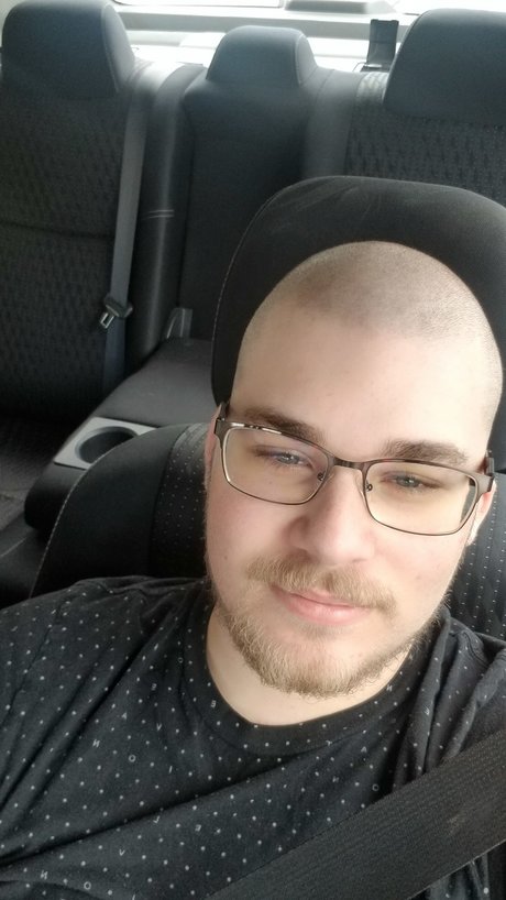 Naakte gelekte OnlyFans-foto van Logan The Loadbearer