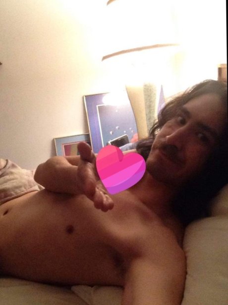 Naakte gelekte OnlyFans-foto van Mr Hayes