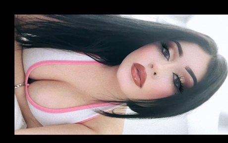 Naakte gelekte OnlyFans-foto van Liza
