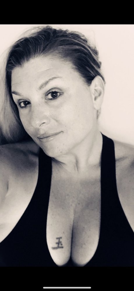 Naakte gelekte OnlyFans-foto van Victoria