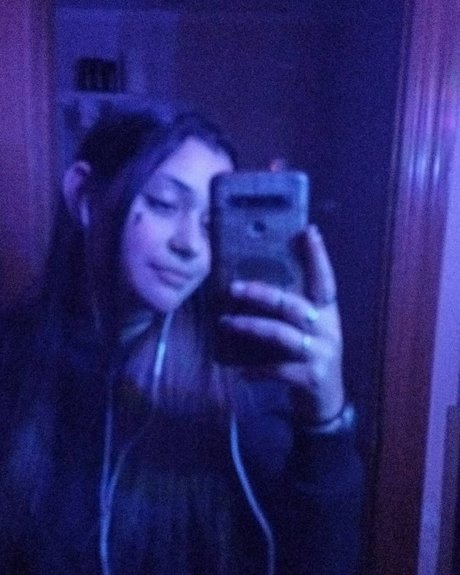 Naakte gelekte OnlyFans-foto van Lydia 