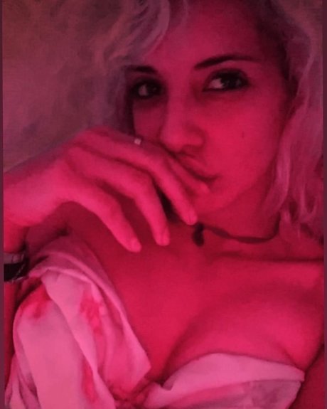 Naakte gelekte OnlyFans-foto van Luz