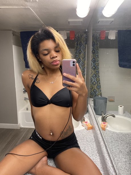Naakte gelekte OnlyFans-foto van Ladyyy