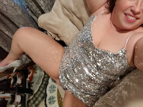 Naakte gelekte OnlyFans-foto van Lunaluvswell