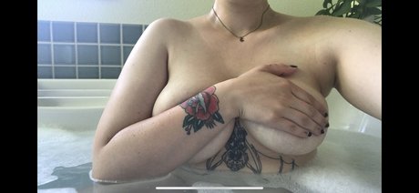 Naakte gelekte OnlyFans-foto van Luna Steel